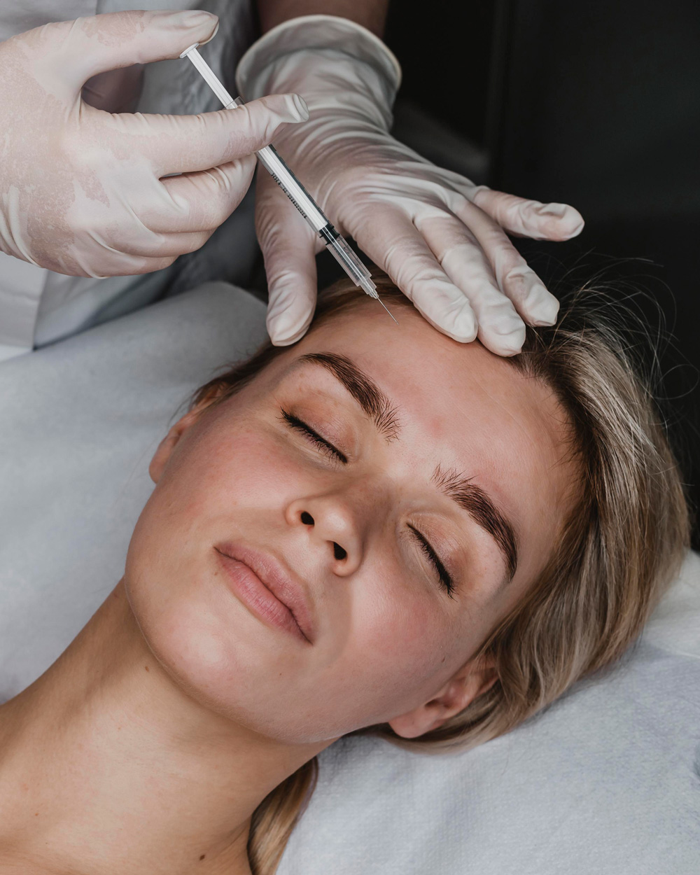 young-woman-getting-beauty-injection
